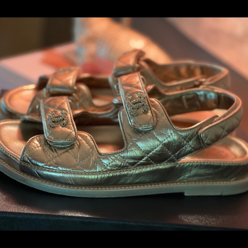 ✨✨Not for sale✨✨Chanel gold dad sandals worn 3x size 38/ 8.5 - Picture 3 of 9